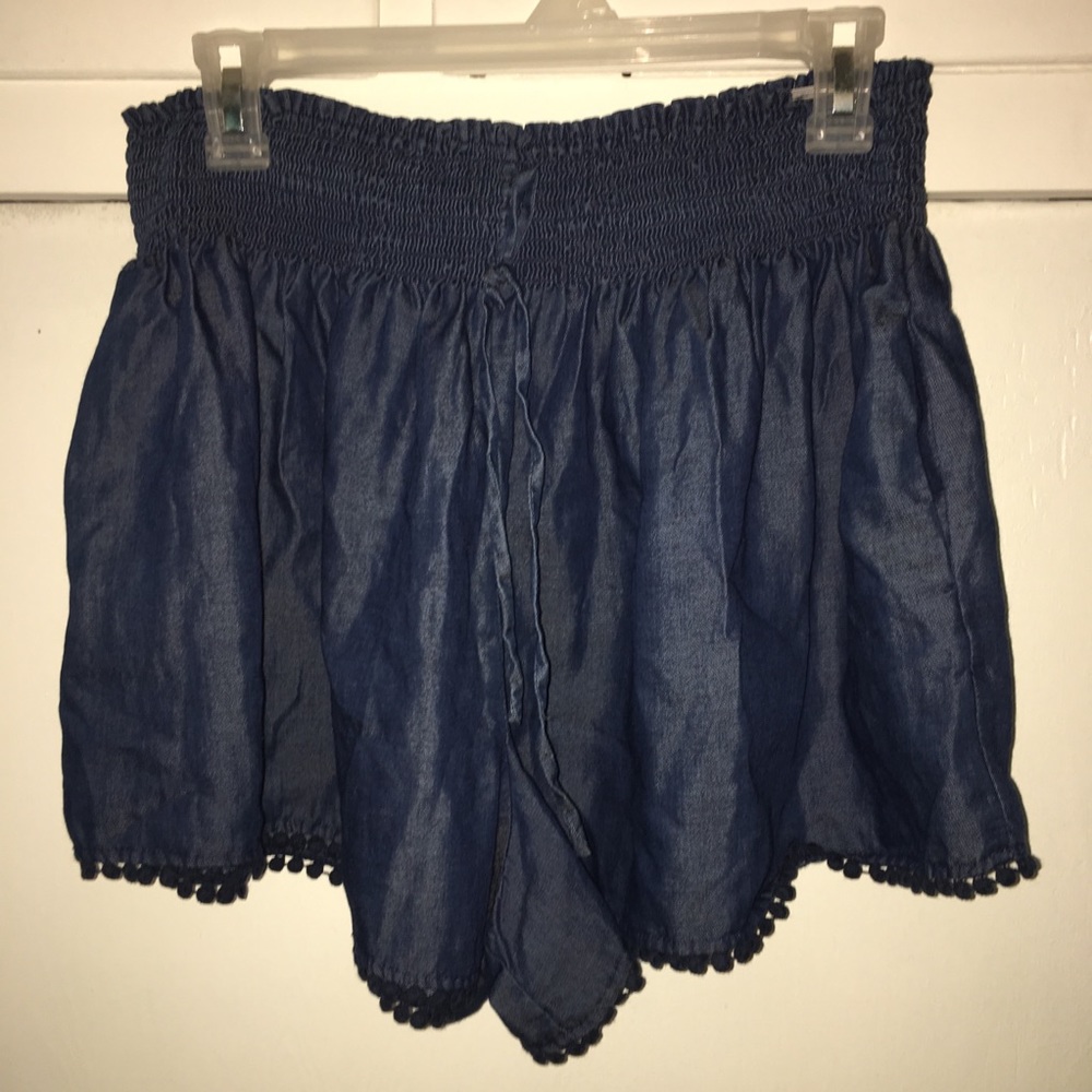Elastic waist denim color flowy shorts